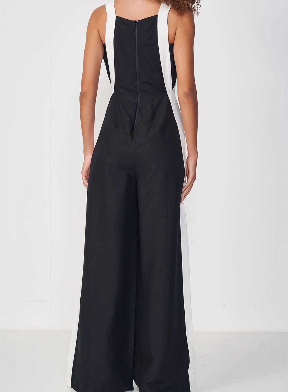 Macacão Pantalona Com Listras Contrastantes Preto
