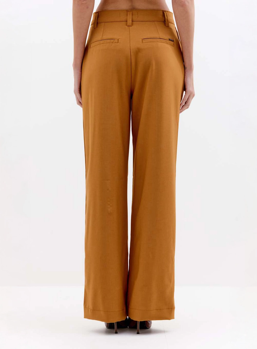 Calça Feminina Alfaiataria Reta Friso Frontal Marrom 3