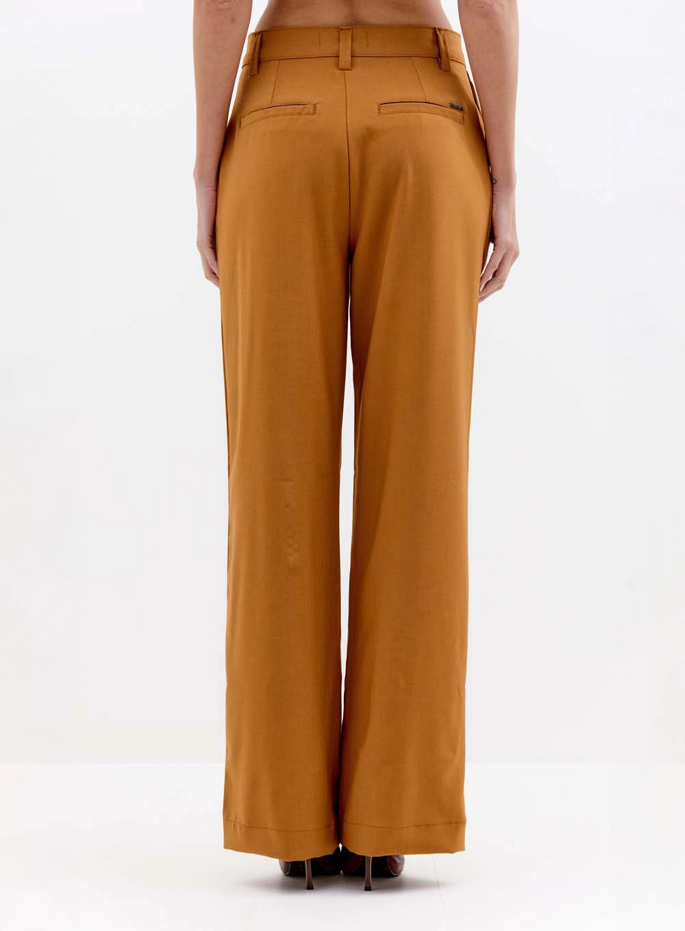 Calça Feminina Alfaiataria Reta Friso Frontal Marrom 3
