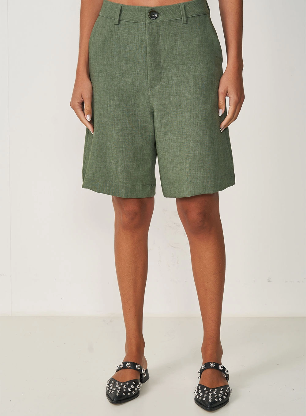Bermuda Feminina Alfaiataria Média Verde