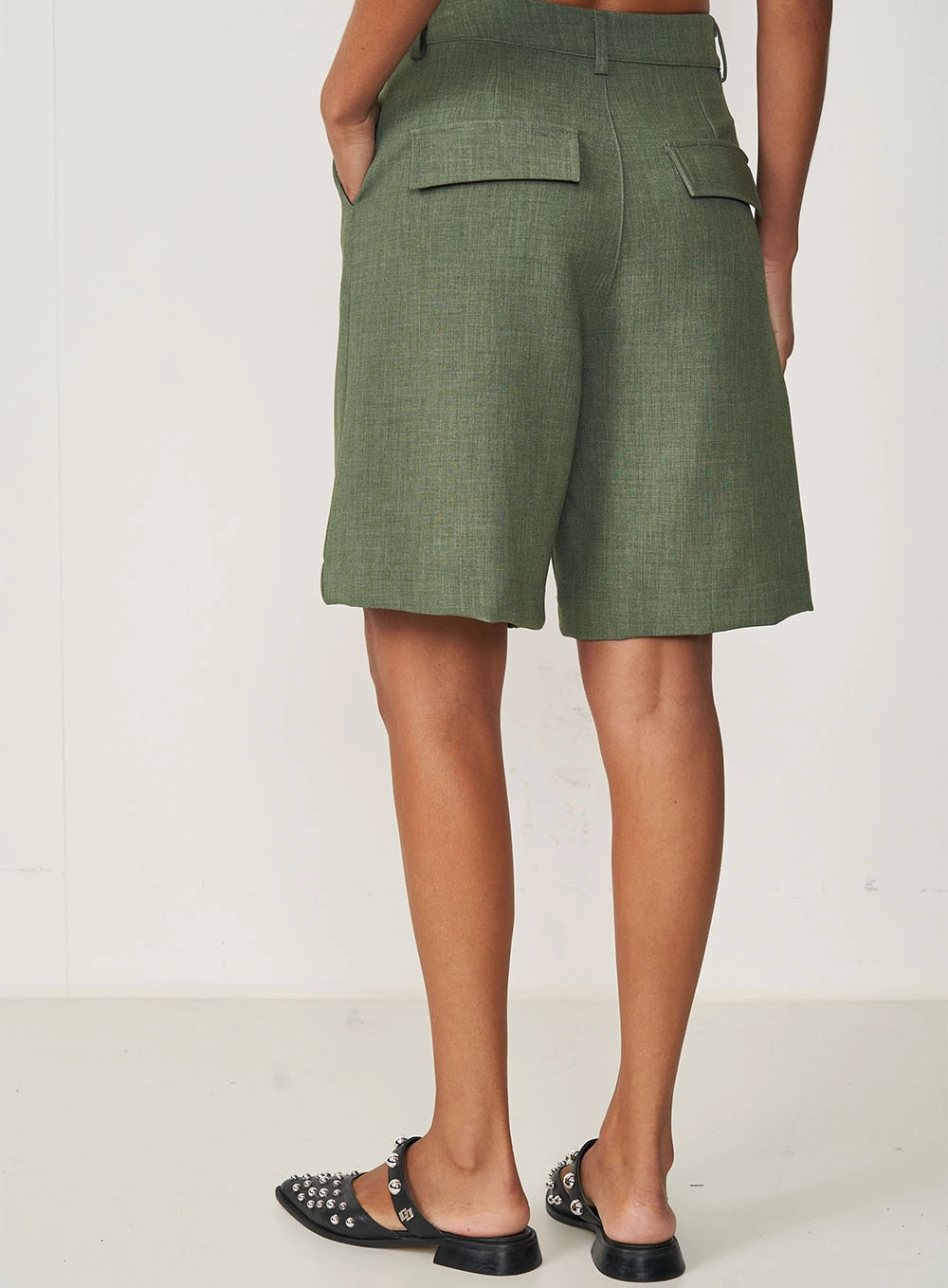 Bermuda Feminina Alfaiataria Média Verde