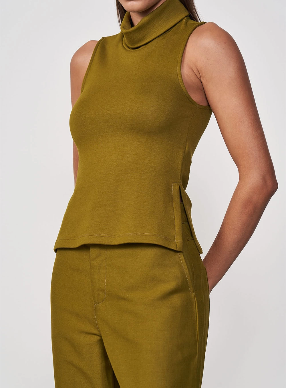 Blusa Justa Gola Alta Verde