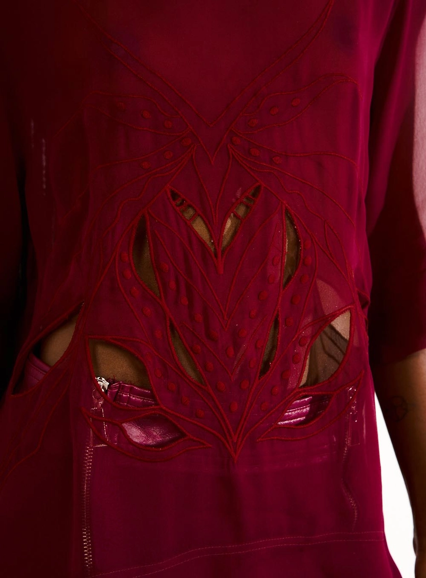 Blusa Feminina Com Bordados Vazados Bordo 2