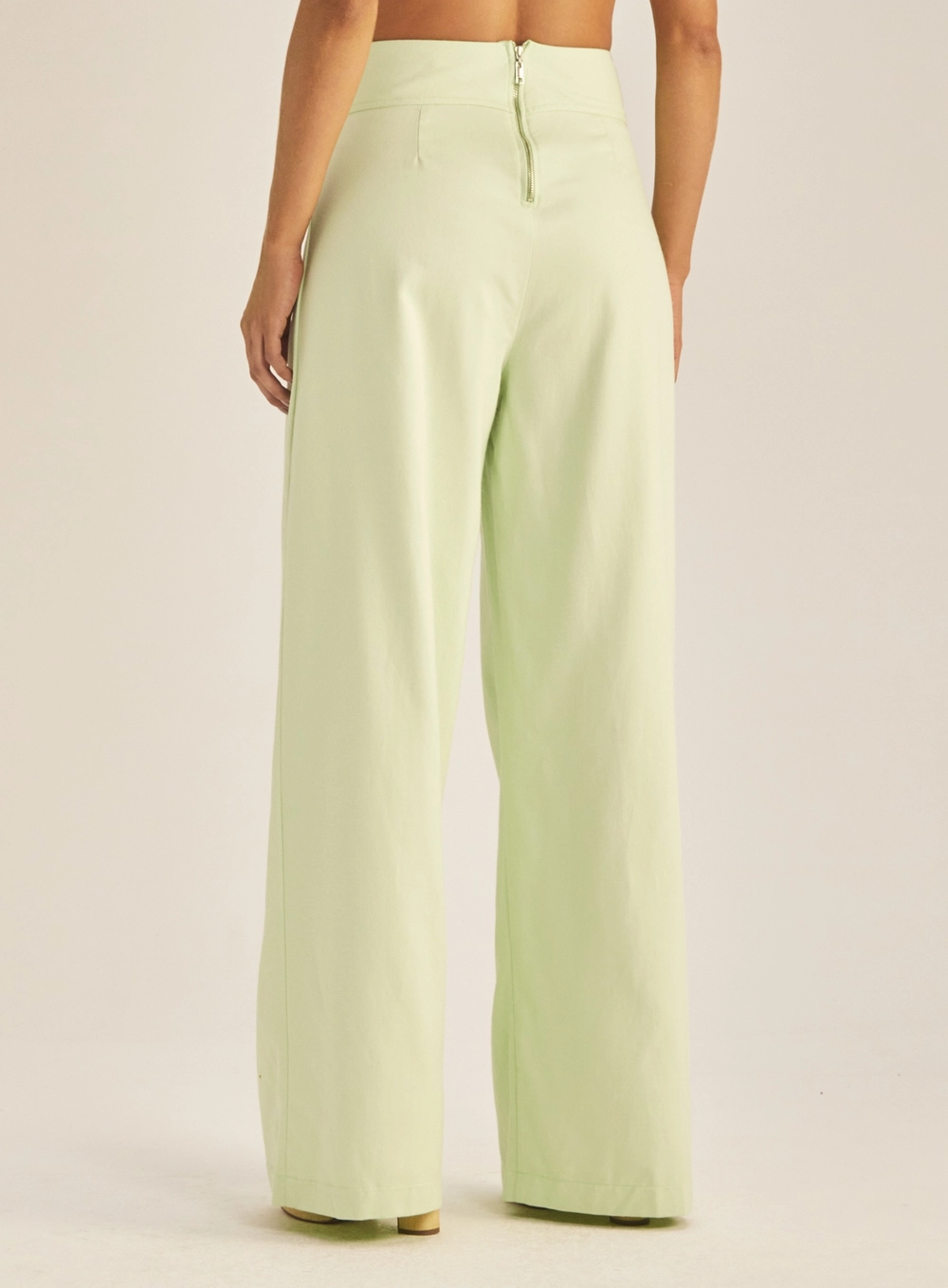 Calça Feminina Pantalona Em Sarja Fluida Verde 4