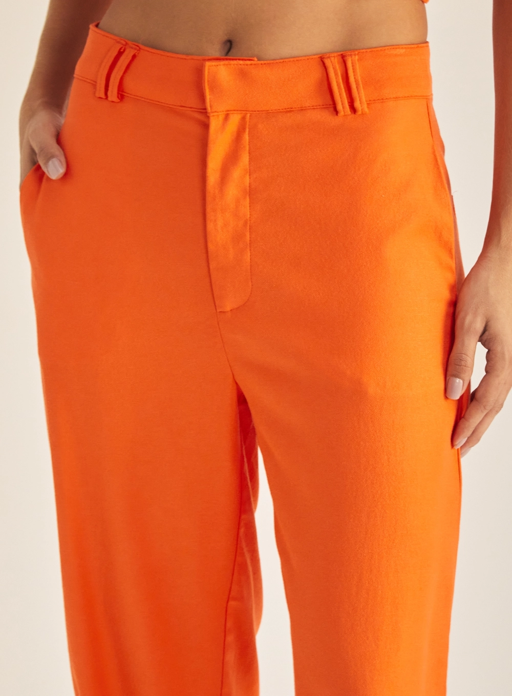 Calça Feminina Alfaiataria Cenoura Vibrante Laranja 3