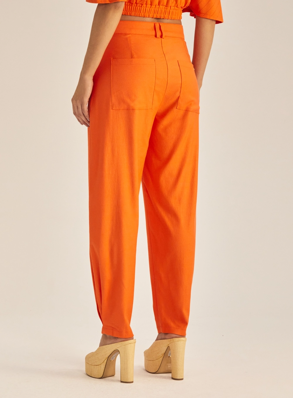 Calça Feminina Alfaiataria Cenoura Vibrante Laranja 4
