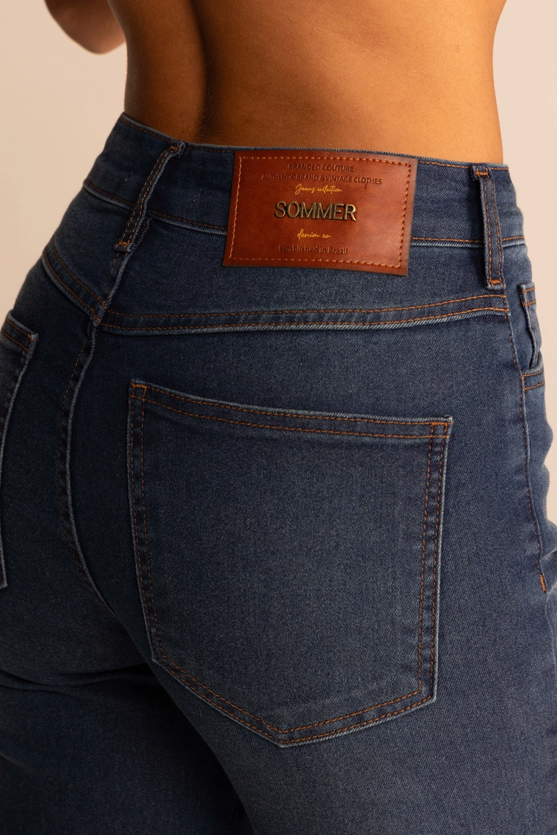 Calça Jeans Feminina Flare Lavagem Escura Índigo 3