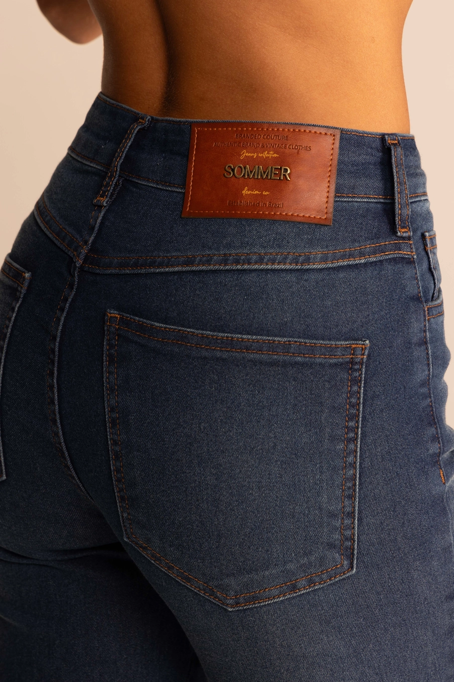 Calça Jeans Feminina Flare Lavagem Escura Índigo 3