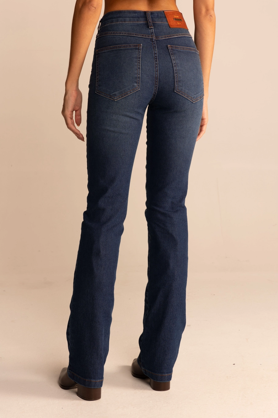 Calça Jeans Feminina Flare Lavagem Escura Índigo 4