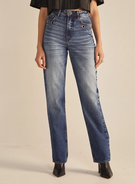 Calça Jeans Feminina Reta Slim Com Ilhós