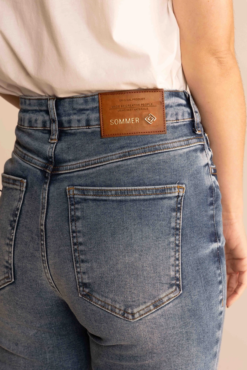 Calça Jeans Feminina Reta Slim Lavagem Média Índigo 3