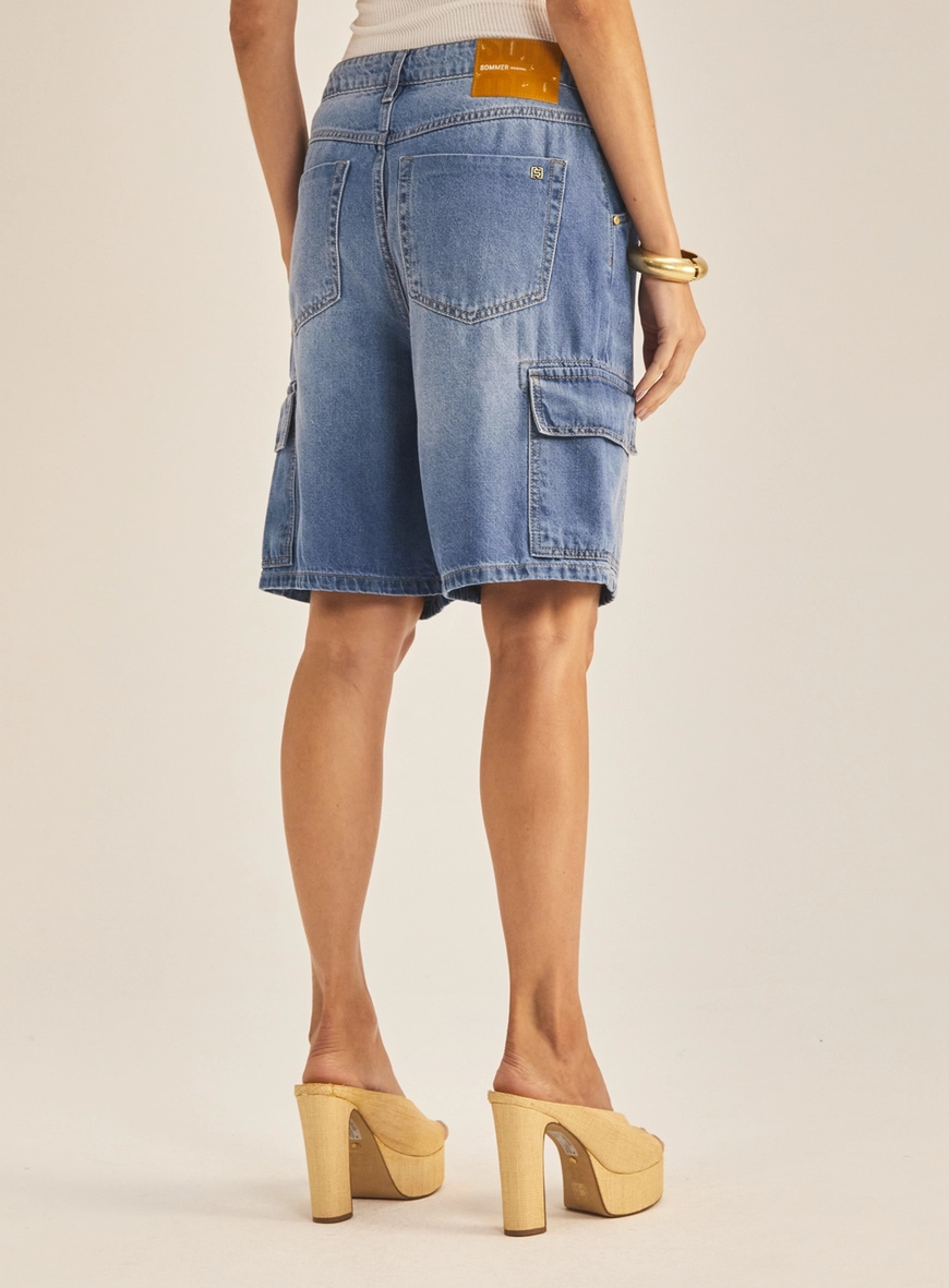 Bermuda Jeans Feminina Boyfriend Com Bolsos Cargo Índigo 4