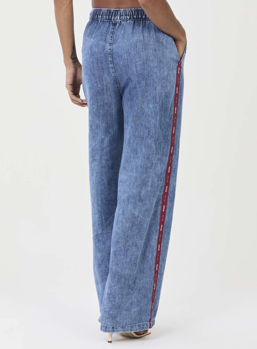 Calça Jeans Pantalona Com Detalhe Logo Índigo 3
