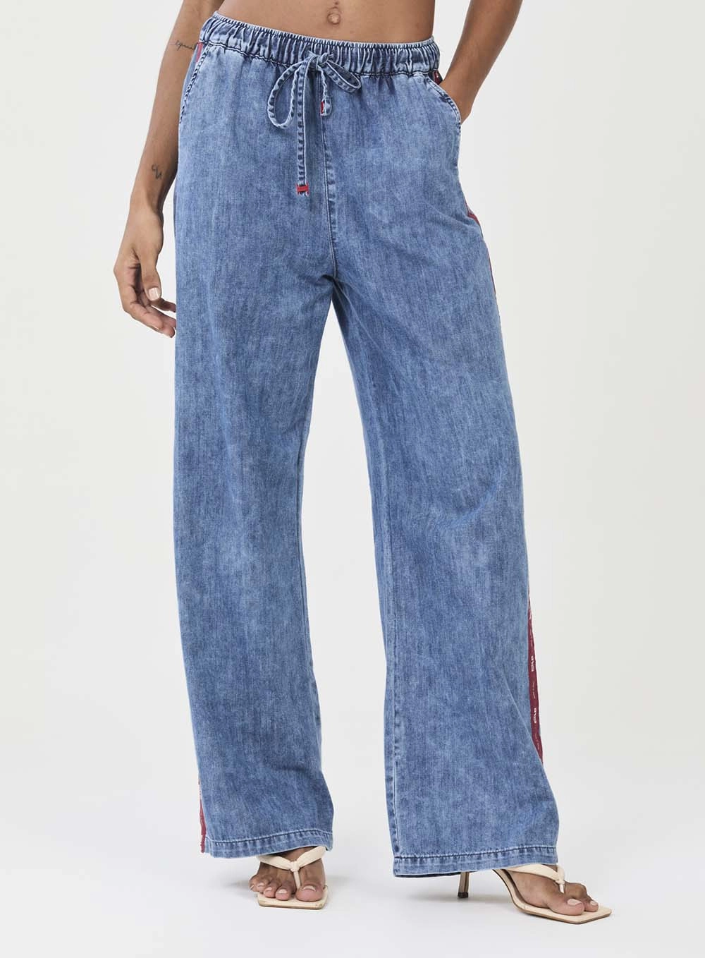 Calça Jeans Pantalona Com Detalhe Logo Índigo 2
