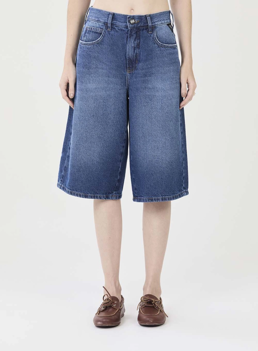 Bermuda Jeans Baggy Com Detalhe Logo Bolso Costas Índigo 2