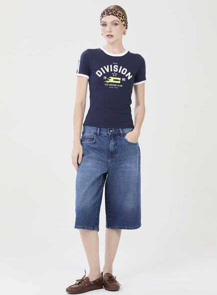 Bermuda Jeans Baggy Com Detalhe Logo Bolso Costas