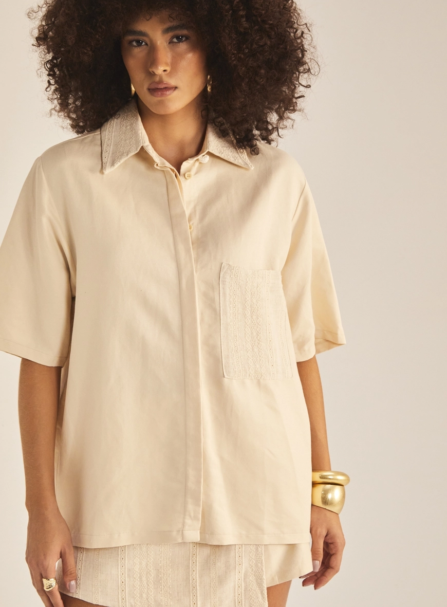 Camisa Feminina Comfort Linho Com Bolsos Bege 3