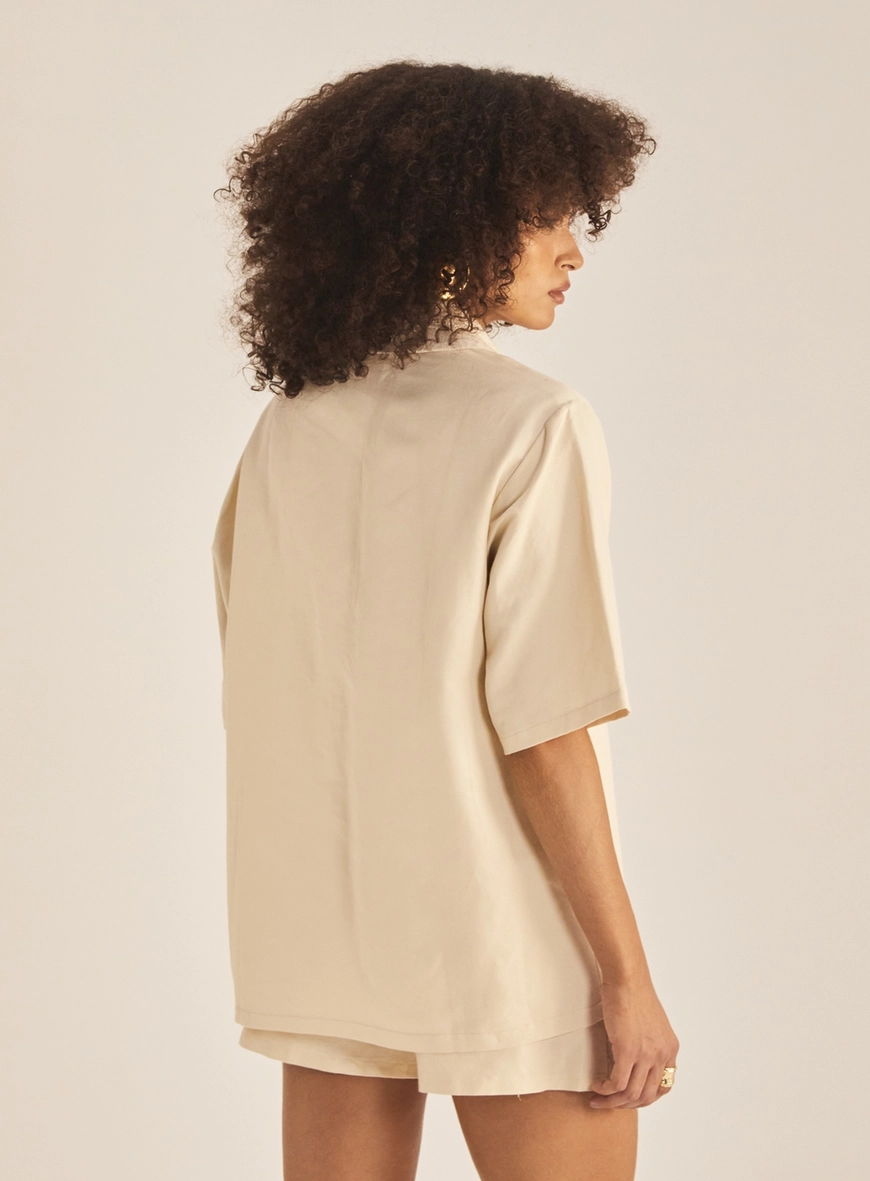 Camisa Feminina Comfort Linho Com Bolsos Bege 4