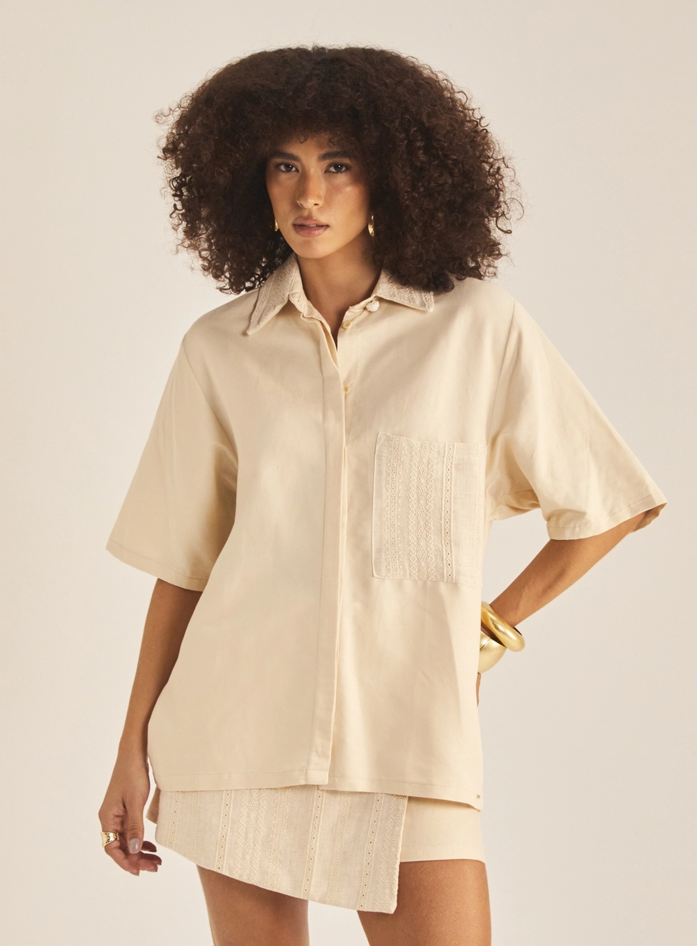 Camisa Feminina Comfort Linho Com Bolsos Bege 2
