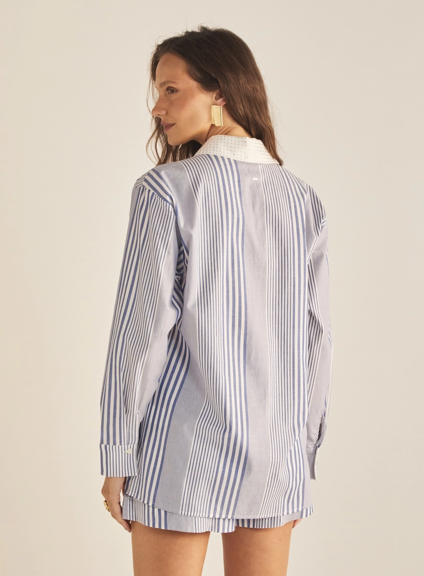 Camisa Feminina Comfort Listrada Com Aplicação Estampados 4
