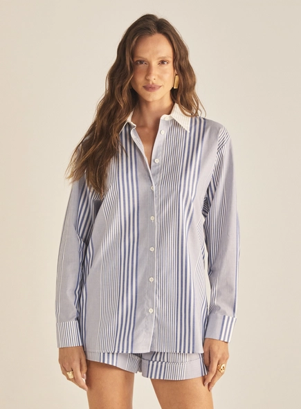 Camisa Feminina Comfort Listrada Com Aplicação
