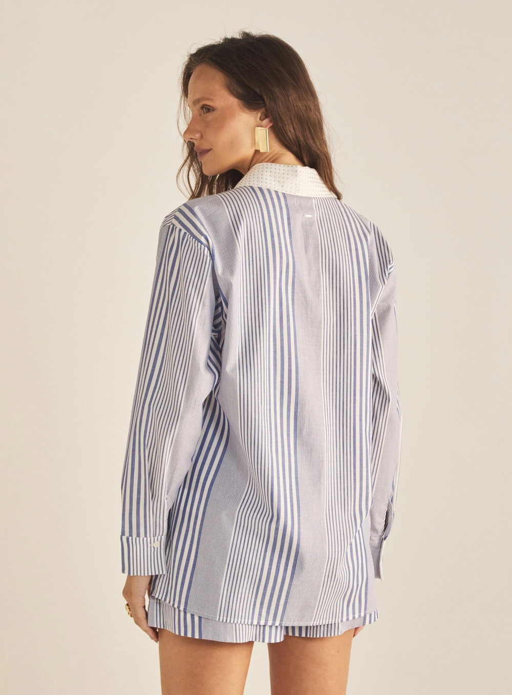 Camisa Feminina Comfort Listrada Com Aplicação Estampados 4