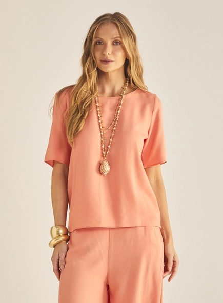Camiseta Feminina Comfort Decote Canoa