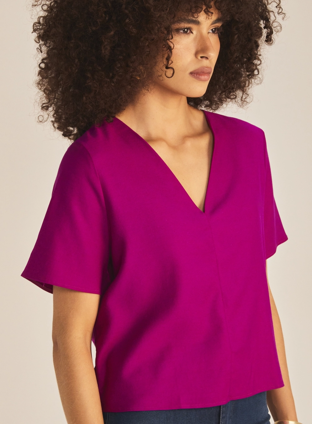 Camiseta Feminina Comfort Linho Decote V Roxo 3