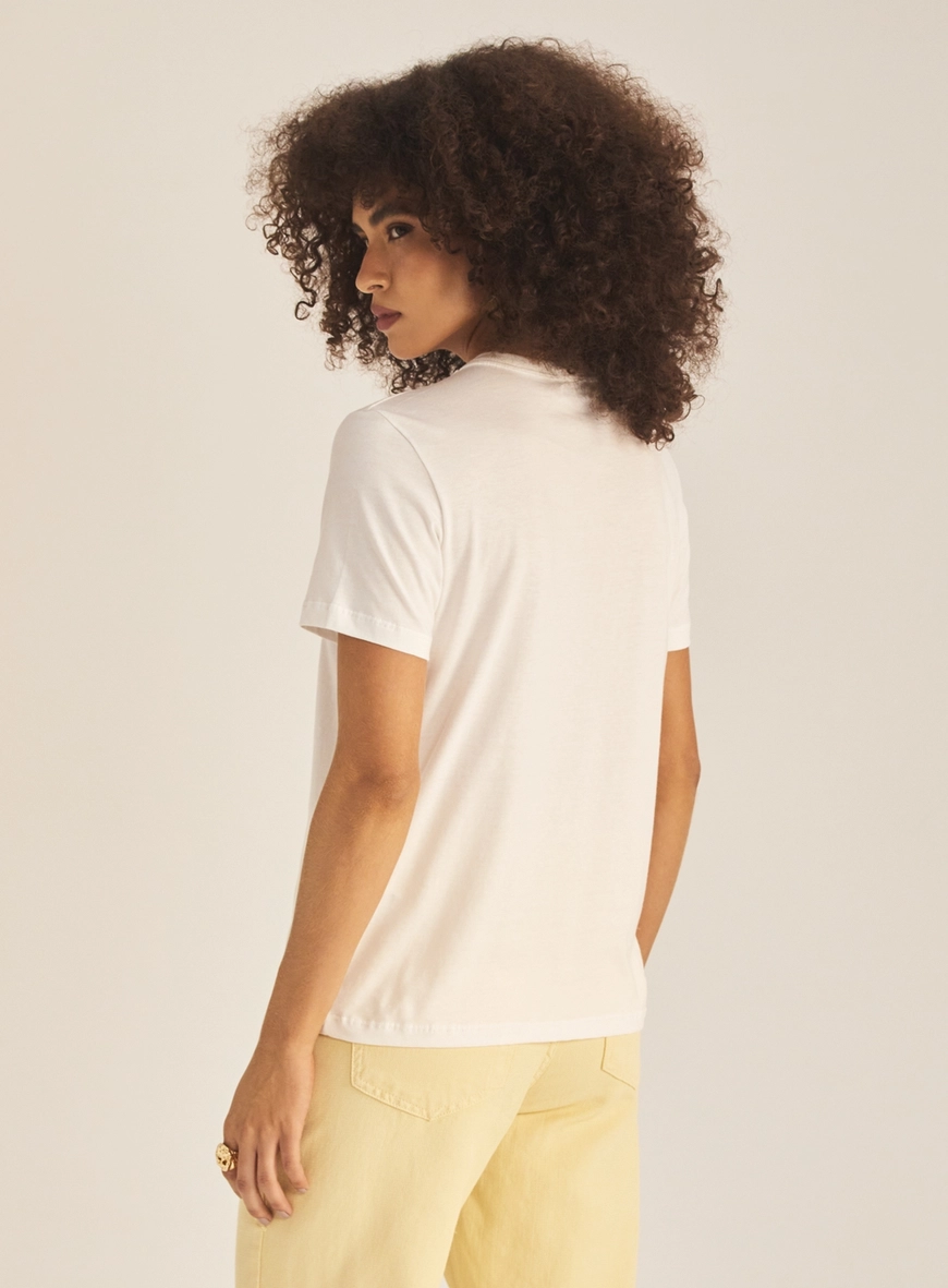 Camiseta Feminina Comfort Estampada E Bordada Off Shell 4