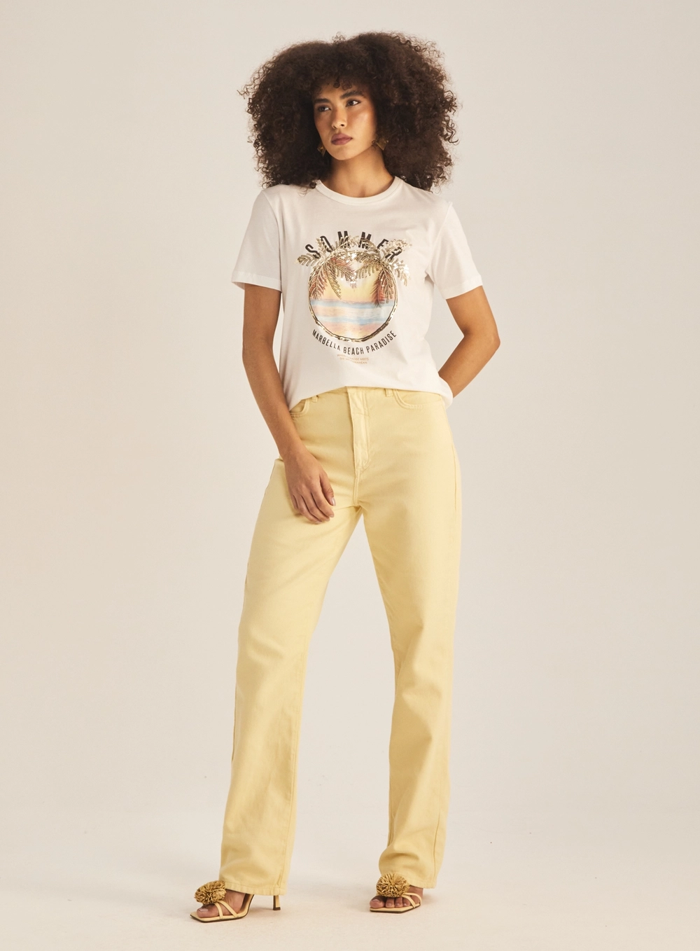 Camiseta Feminina Comfort Estampada E Bordada Off Shell 1