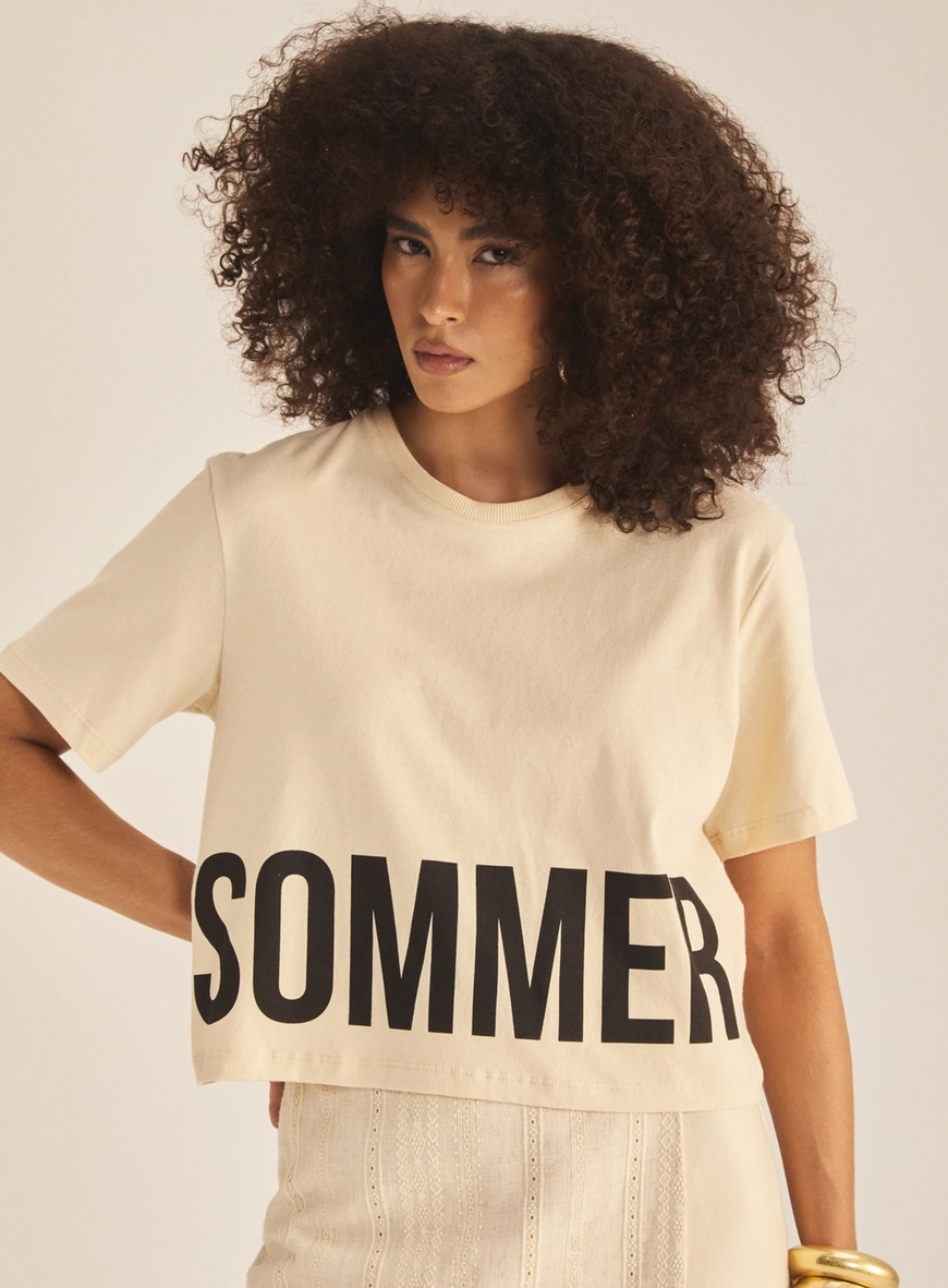 Camiseta Feminina Oversized Com Logo Bege 3