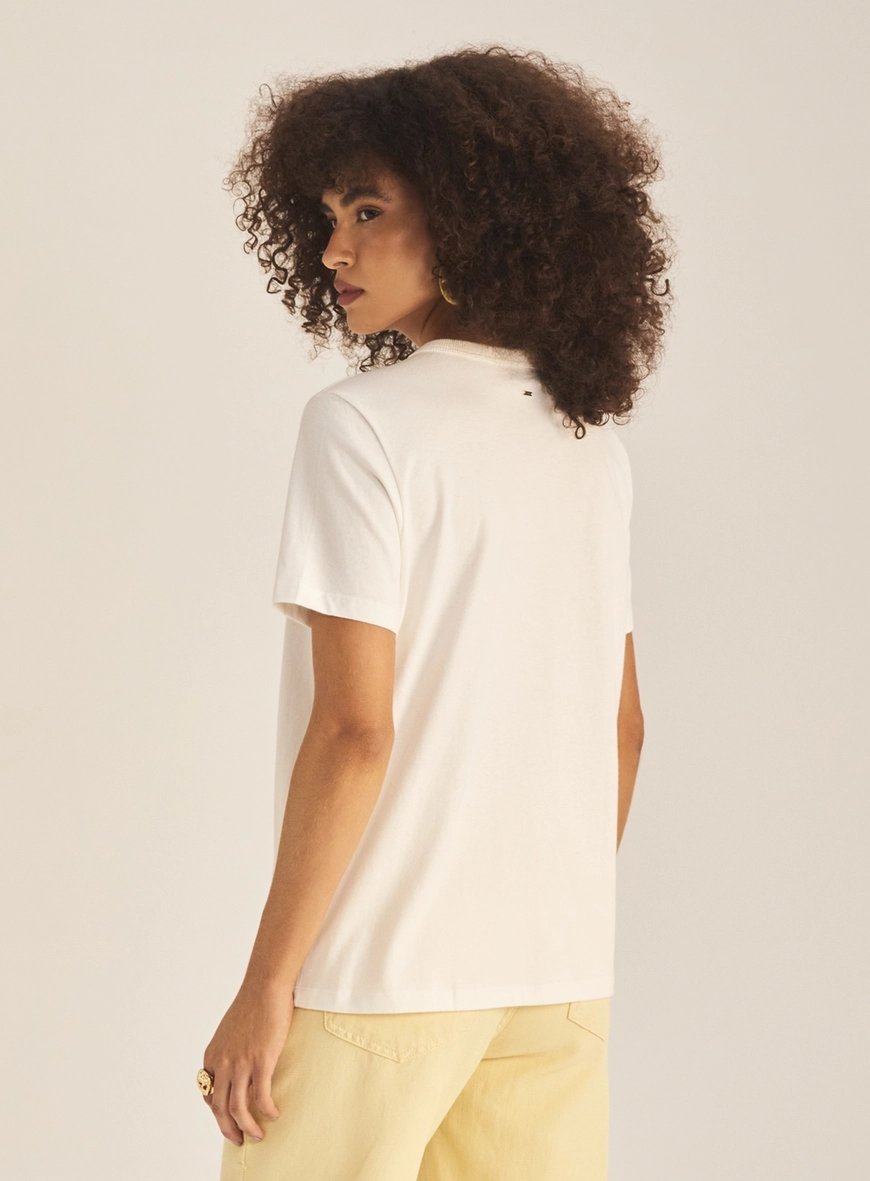 Camiseta Feminina Comfort Com Aplicação Off Shell 4