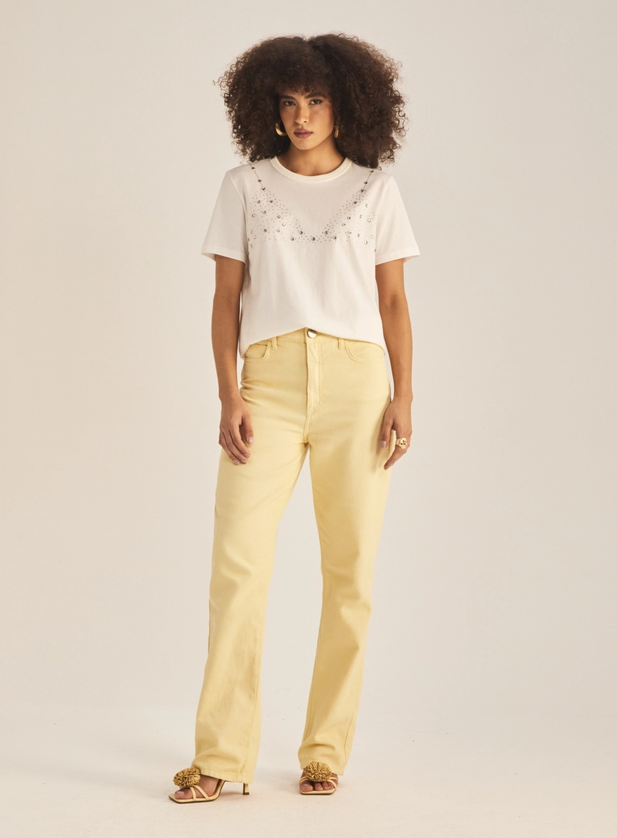Camiseta Feminina Comfort Com Aplicação Off Shell 1