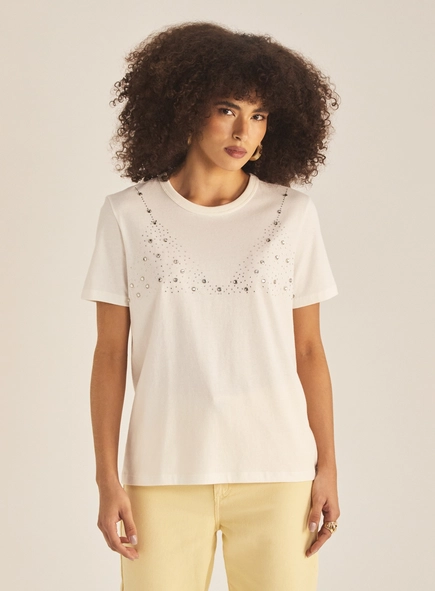 Camiseta Feminina Comfort Com Aplicação