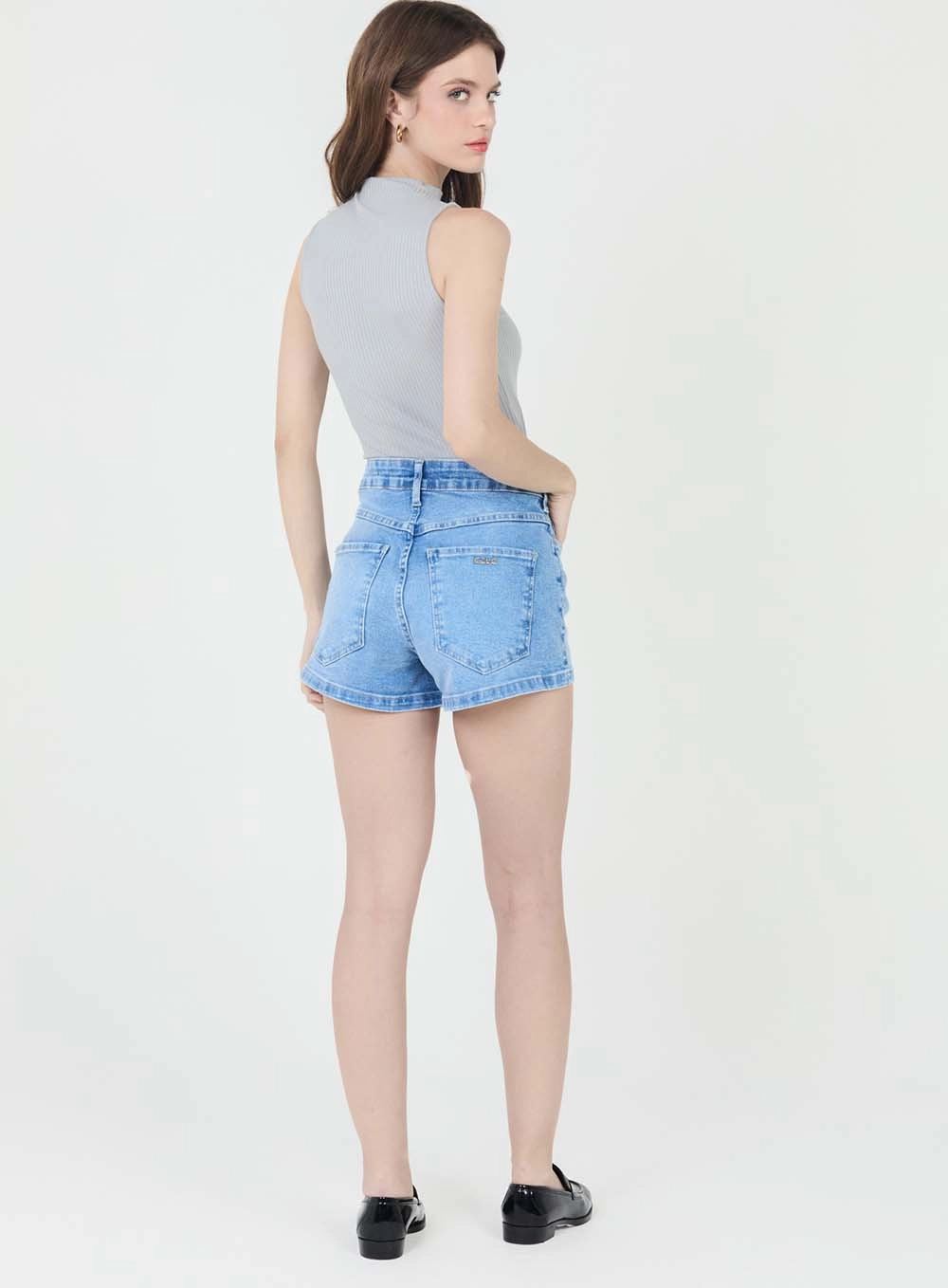 Short Jeans Slim Com Chaveiro Índigo 4