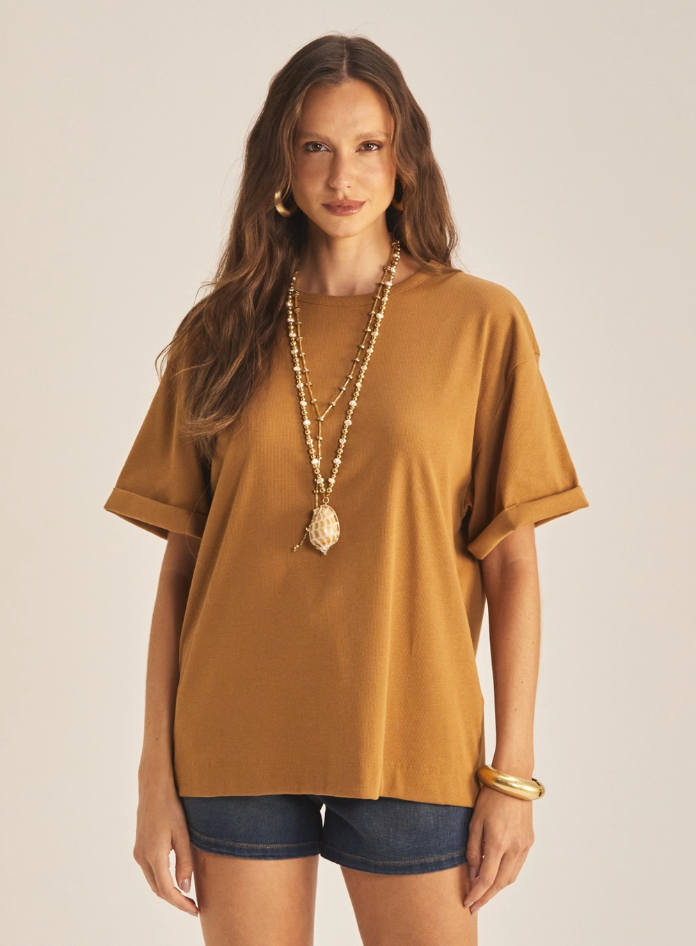 Camiseta Feminina Oversized Manga Dobrada Marrom Evermore 2
