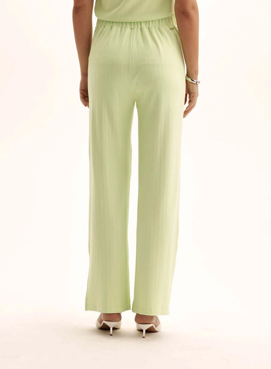 Calça Feminina Reta Com Fenda Verde 4