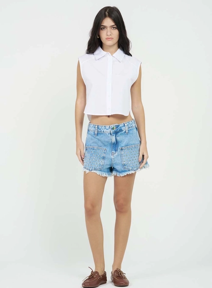 Short Jeans Boyfriend Com Aplicação Tachas Bolsos