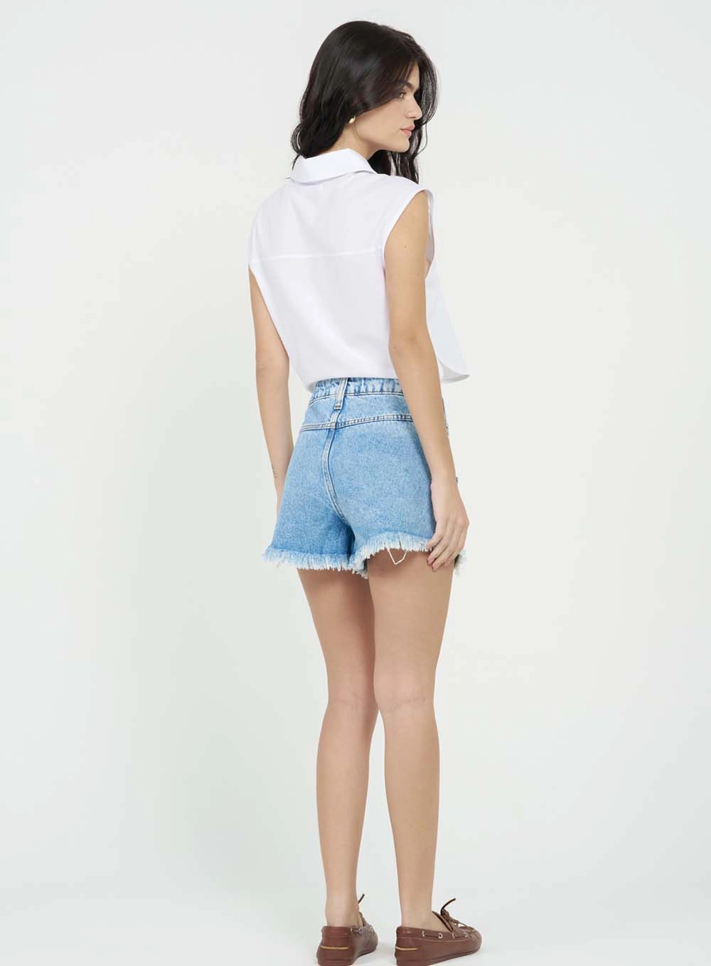 Short Jeans Boyfriend Com Aplicação Tachas Bolsos Índigo 4