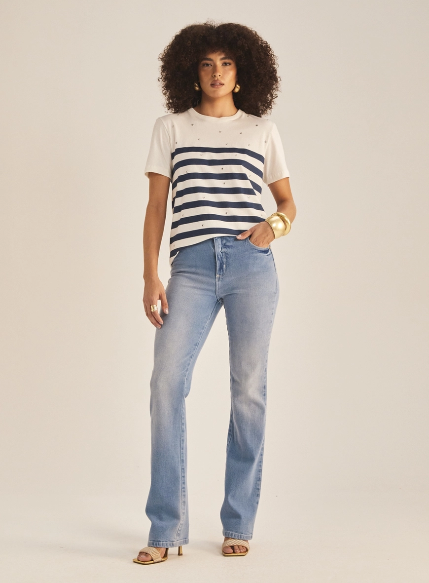 Camiseta Feminina Comfort Listrada Com Aplicação Off Shell 1