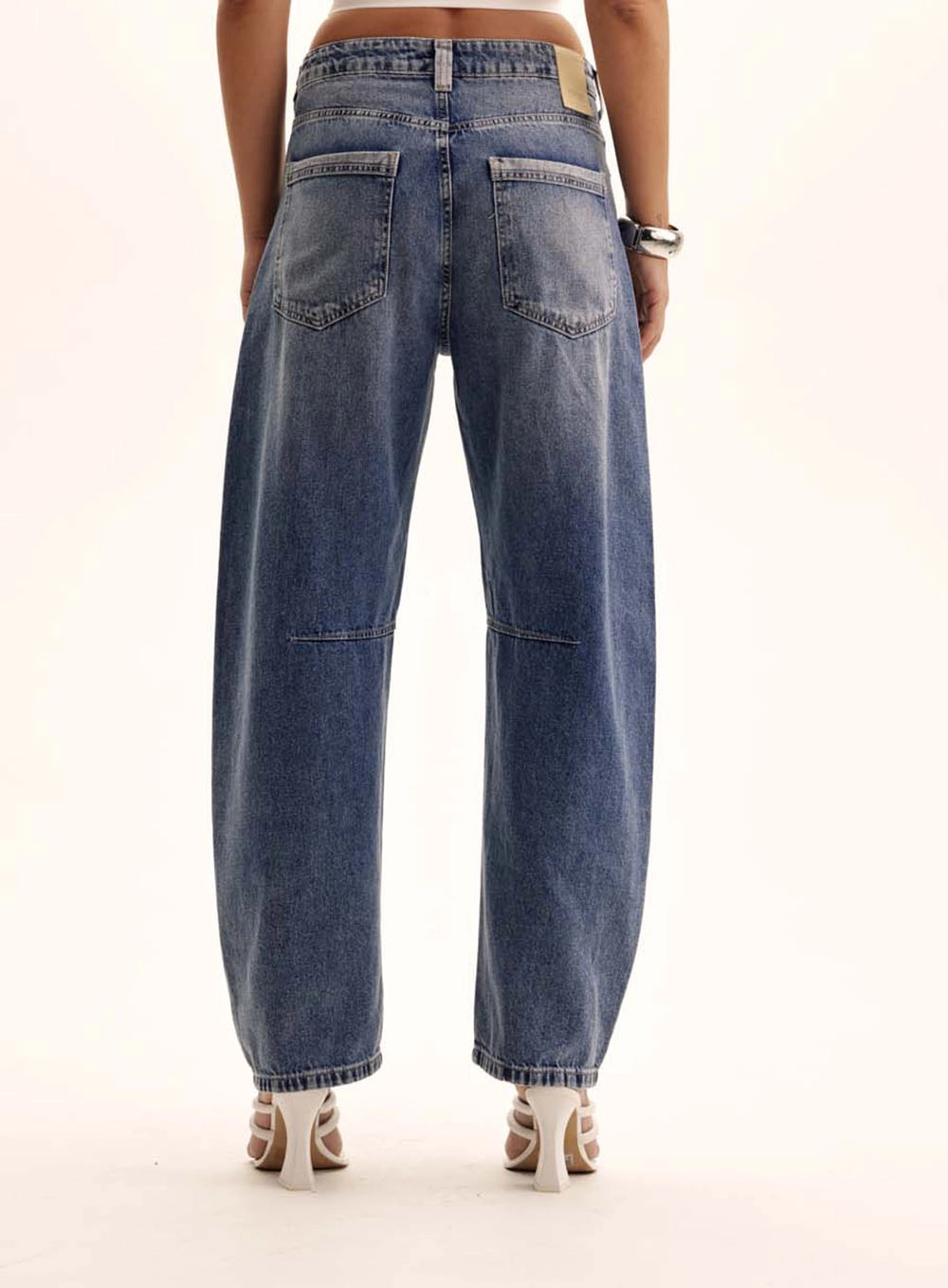 Calça Jeans Feminina Barrel Cós Baixo Índigo 4