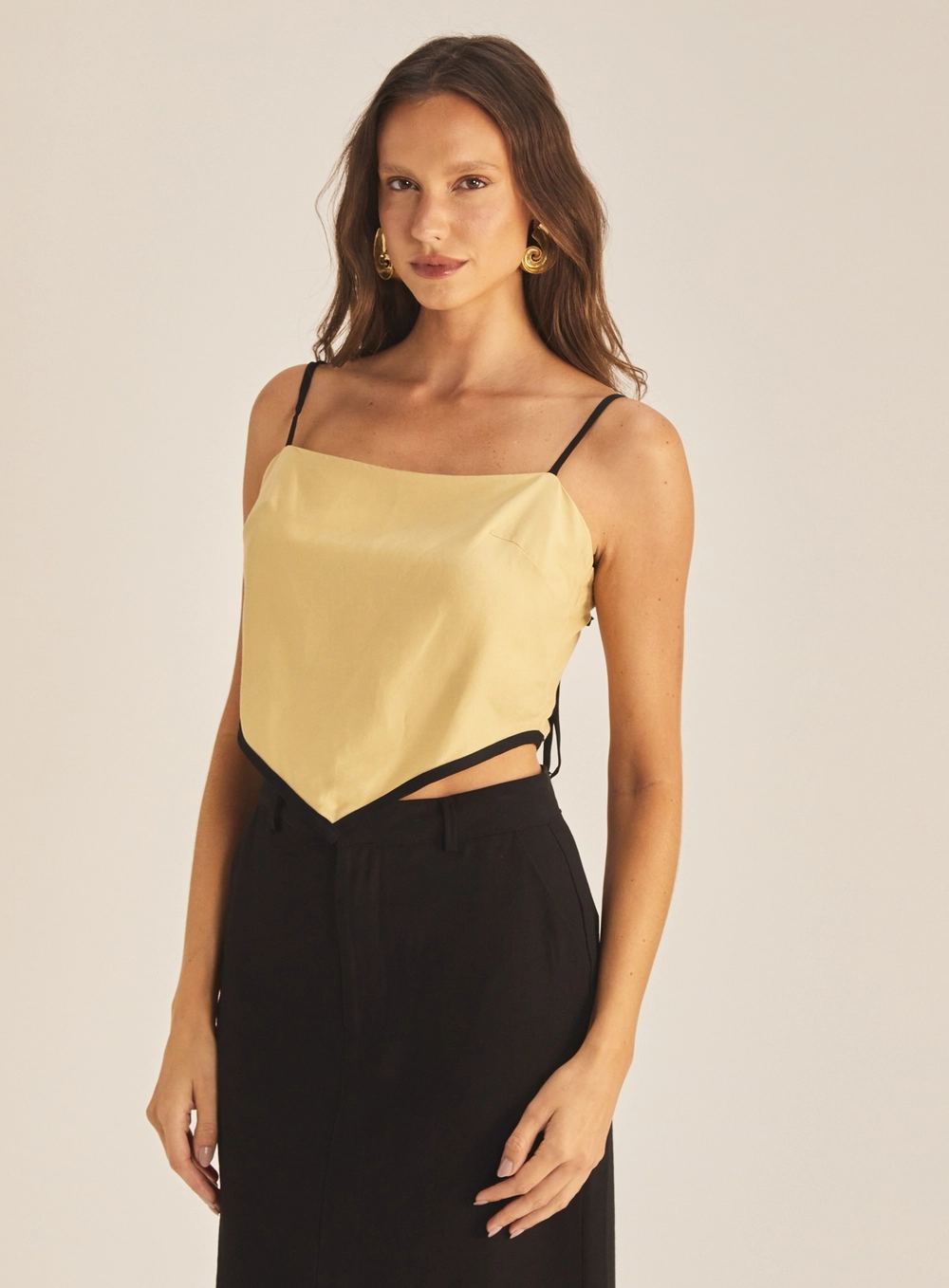 Blusa Feminina Alfaiataria Linho Alça Com Laço Bege 2