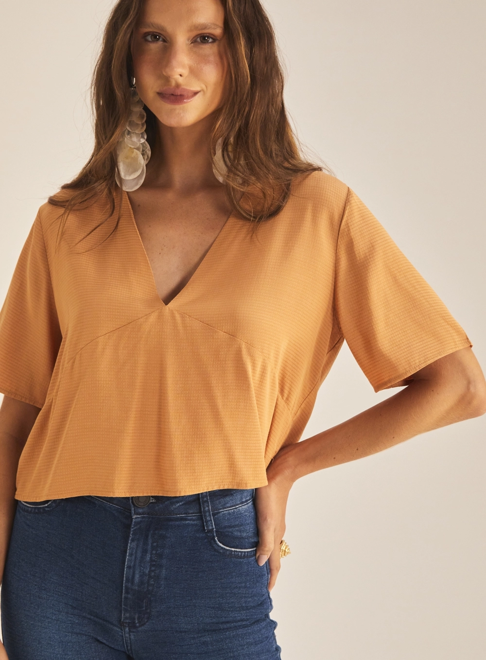 Blusa Feminina Regular Com Babado Bege 3