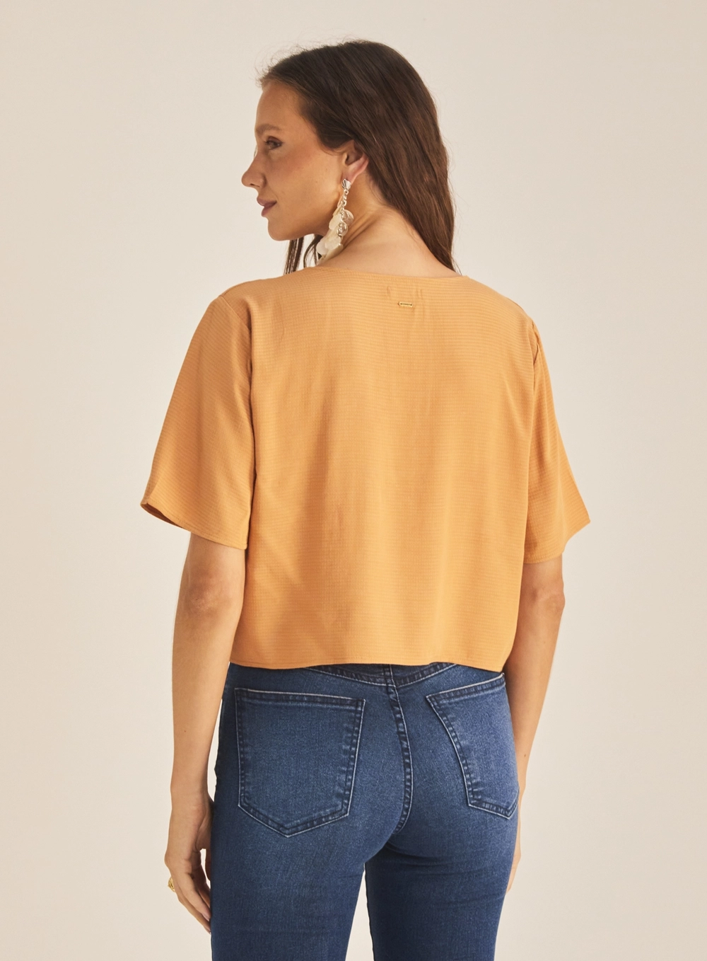 Blusa Feminina Regular Com Babado Bege 4