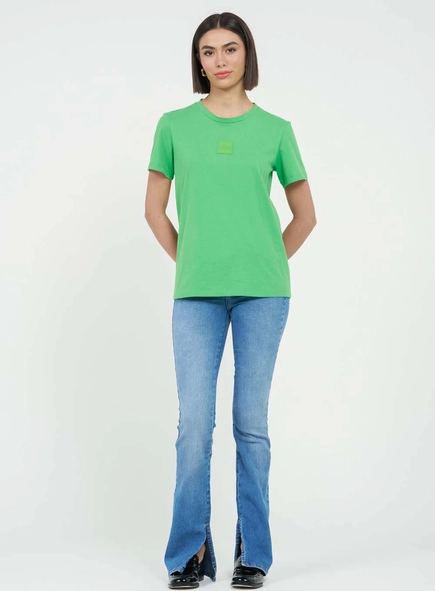 Camiseta Regular Com Etiqueta Frontal