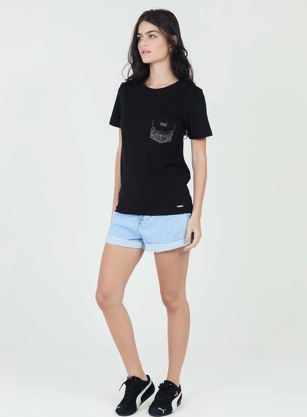 Camiseta Regular Com Aplicação No Bolso Frontal Preto 1
