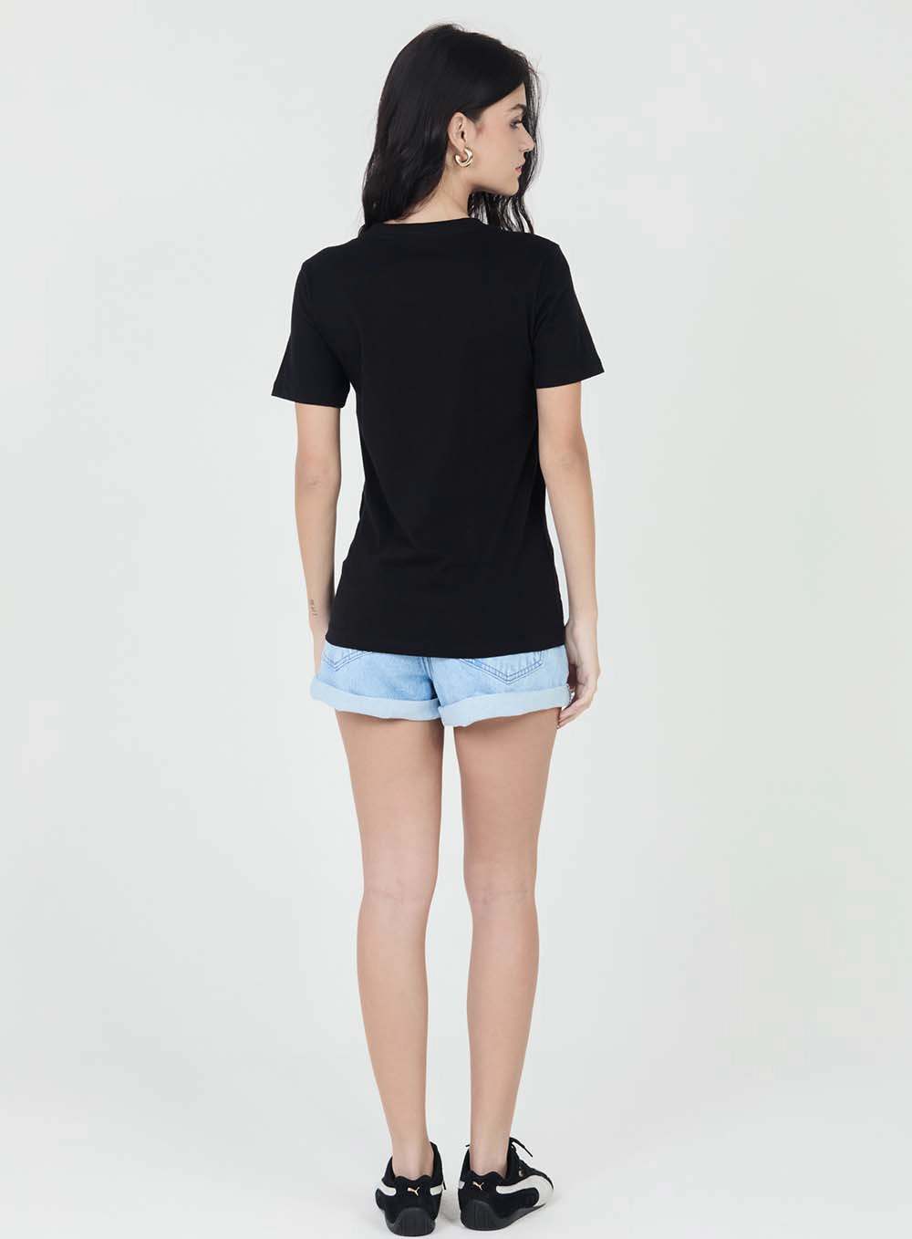 Camiseta Regular Com Aplicação No Bolso Frontal Preto 4