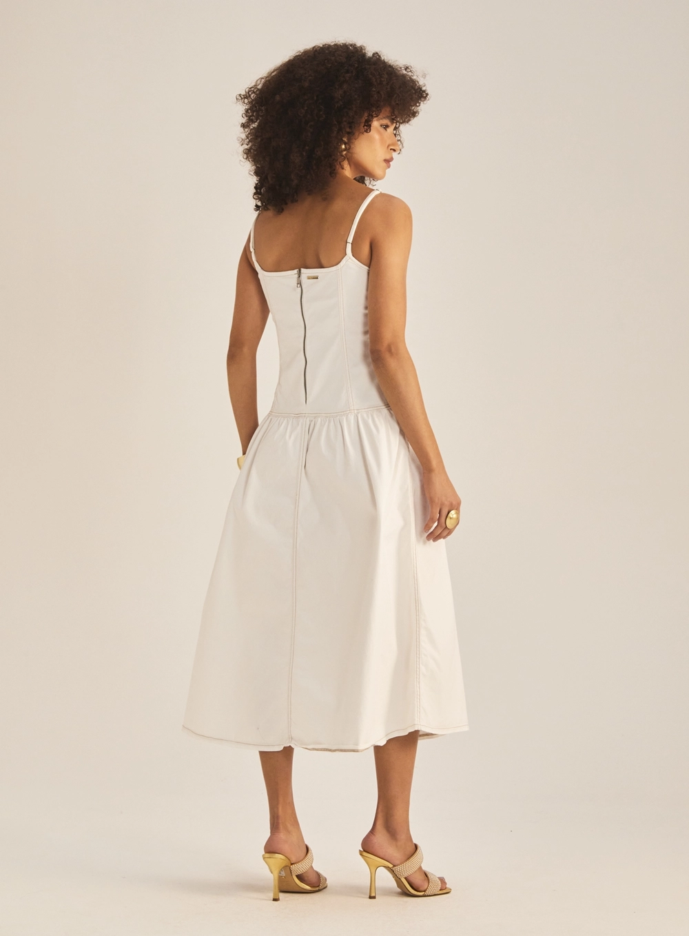 Vestido Slim Sarja Com Babado Off Shell 4