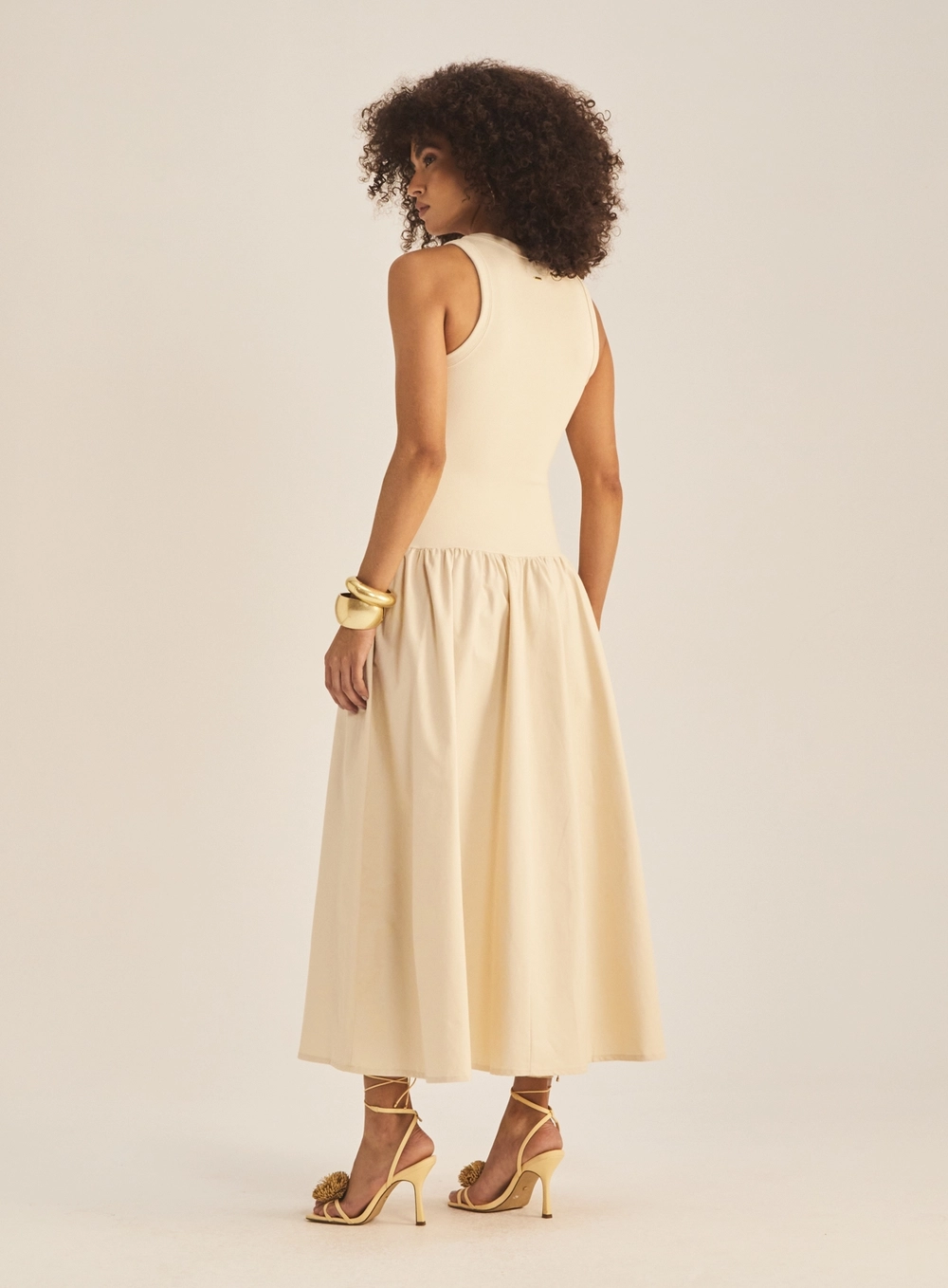 Vestido Slim Longo Plissado Bege 4