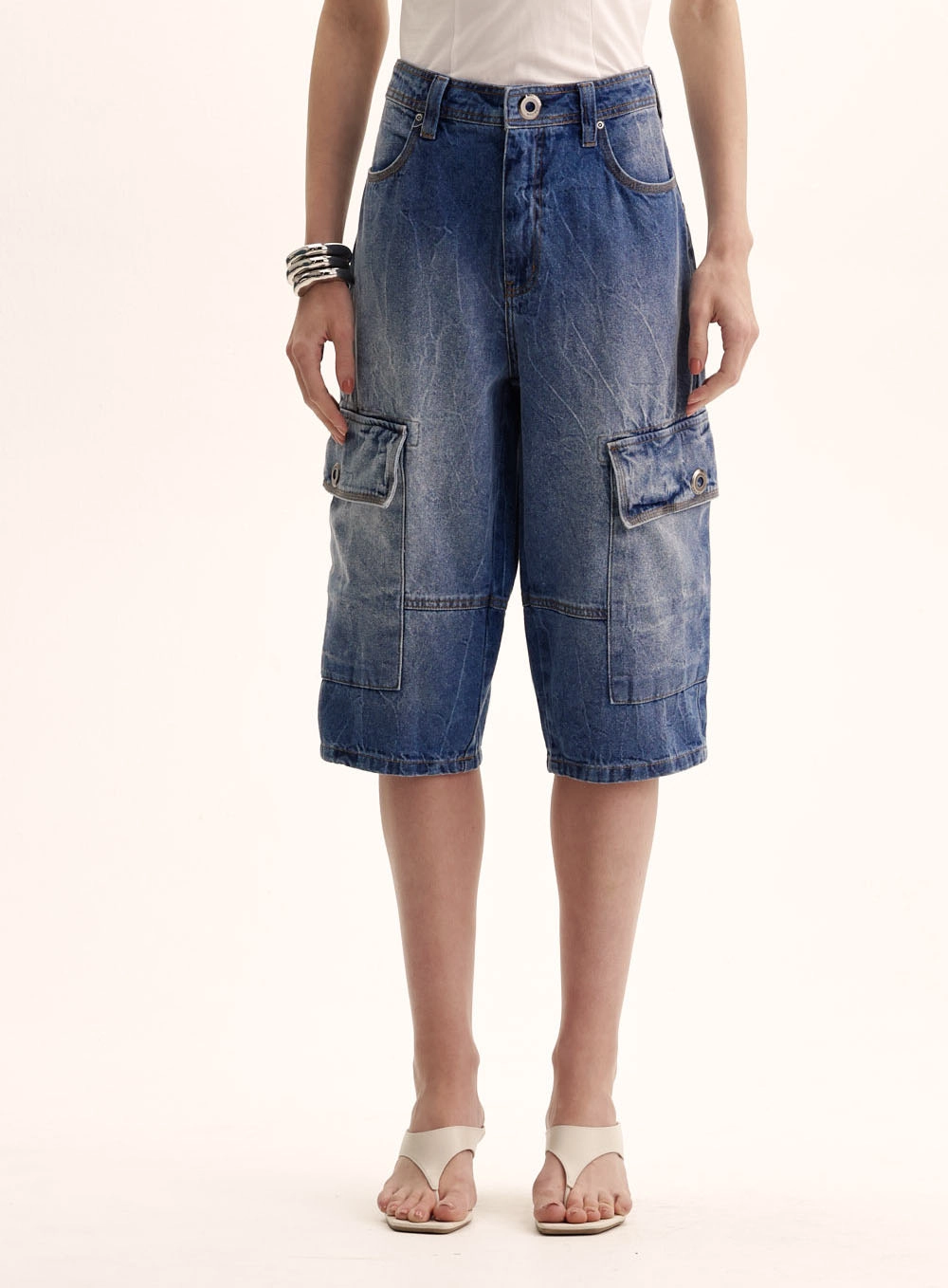 Bermuda Jeans Feminina Bolso Cargo Índigo 2